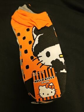 Hello Kitty Orange, Black & Orange No-Show Socks HALLOWEN